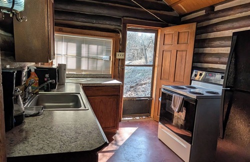 Davis Cabin | Cedarvale Cabins at Turner Falls