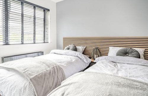 New Moat House | Cefn Gelli