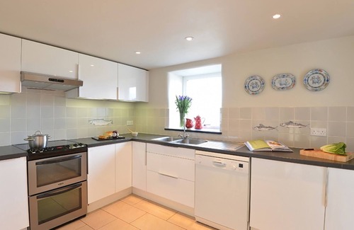 Porthmadog Cottage | CEFN ISAF, pet friendly, character holiday cottage in Porthmadog