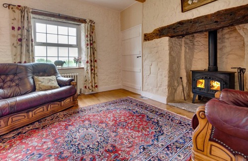 Llandeilo House | Cefncilwg - Five Bedroom House, Sleeps 10