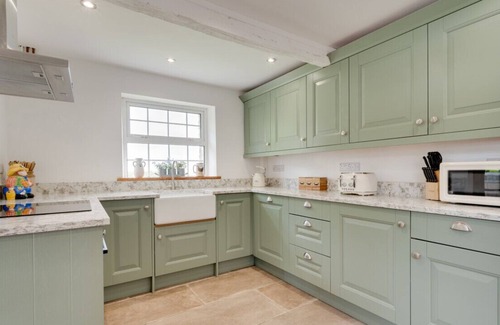 Llandeilo House | Cefncilwg - Five Bedroom House, Sleeps 10
