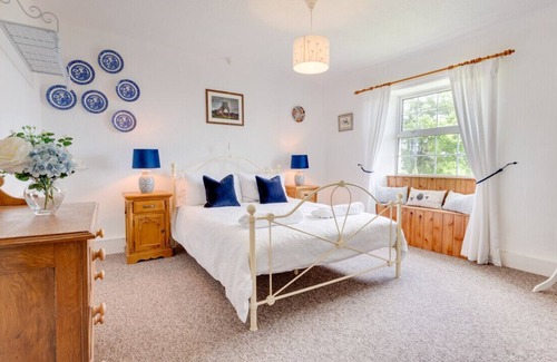 Llandeilo House | Cefncilwg - Five Bedroom House, Sleeps 10