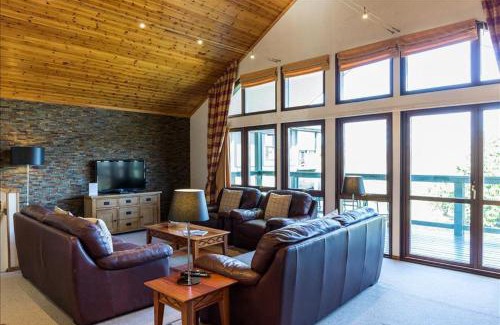 Alexandria Apartment | CELEBRATE AT THE WORLD FAMOUS LOCH LOMOND RESORT CAMERON HOUSE - Sleeps 6