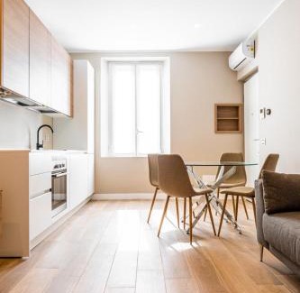 Bullona Apartment | Cenisio Golden House