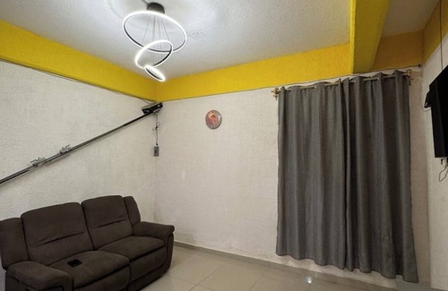 Chilpancingo de los Bravo House | Centrally located residence