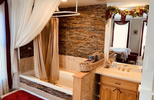 Conneaut Bed & Breakfast | Centennial Inn Bed & Breakfast