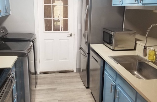 Biddleville Cottage | Center city Cottage*Parking garage*Walk to uptown