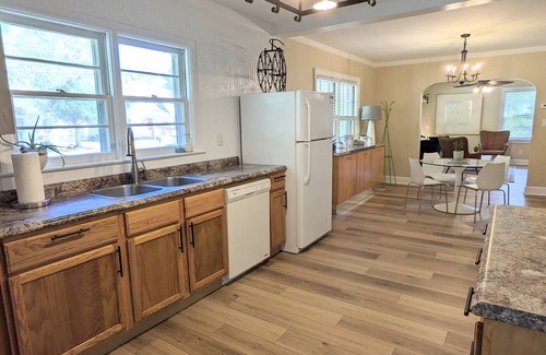 Wilmington House | Center of Wilmington-Zen on 42nd-fully fenced yard-Pets ok