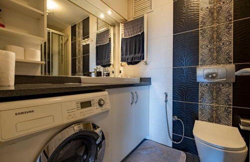 Tophane Apartment | Central 1-BR Apartment with Sea View Near Galataport