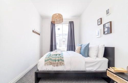 Notting Hill Apartment | Central 1BR flat in Notting Hill, 1min to Tube