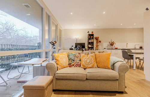 Elephant and Castle Apartment | Central 1BR flat w balcony, 10min Elephant&Castle