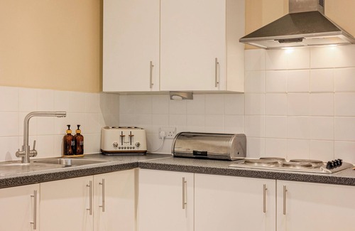 Elephant and Castle Apartment | Central 1BR flat w balcony, 10min Elephant&Castle