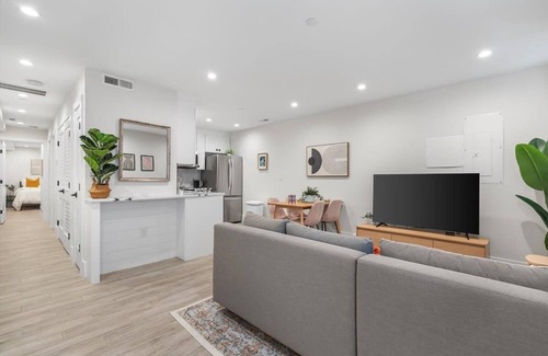 Park View Apartment | Central 2-BR City Sanctuary - Commuter-Friendly