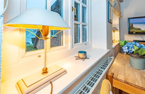 Westerland Apartment | Central 2-room apartment under thatch in Alt-Westerland