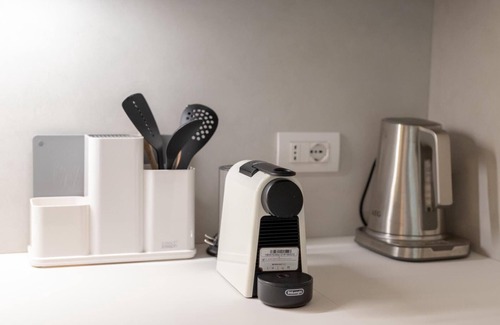 Como City Centre Apartment | Central 2BR Apartment – Private Parking – Long Term Welcome