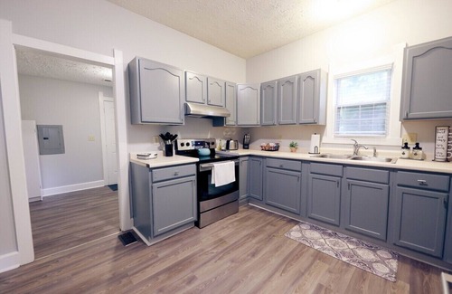 Near Northside House | Central 2BR in Butler-Tarkington/Walk to Red Line