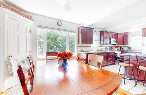 Vineyard Haven Apartment | Central 2nd-floor apartment with propane stove, grill, W/D, & great location