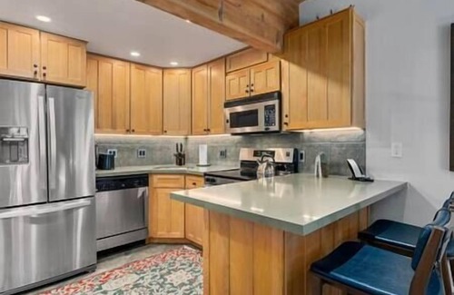 Aspen Hotel | Central 4 bedroom suite, By Gondola, Pool, Hot Tub