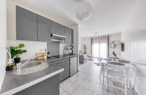 Alouettes Apartment | Central 5 - 10 min Paris - 30 min Disney - Free Parking - 5 min RER A