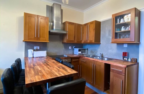 Old Town Apartment | Central 5 bedroom apartment, minutes from Royal Mile