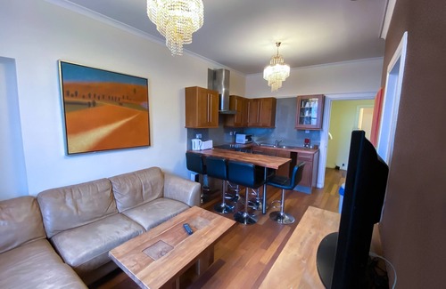 Old Town Apartment | Central 5 bedroom apartment, minutes from Royal Mile
