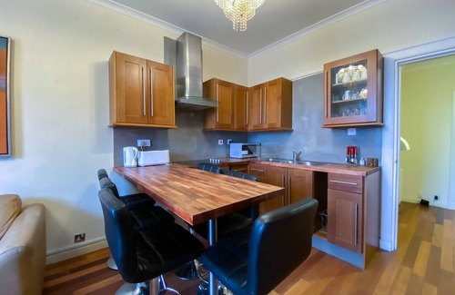 Old Town Apartment | Central 5 bedroom apartment, minutes from Royal Mile