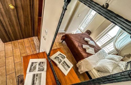 Ermoupoli Hotel | Central 9 Rooms