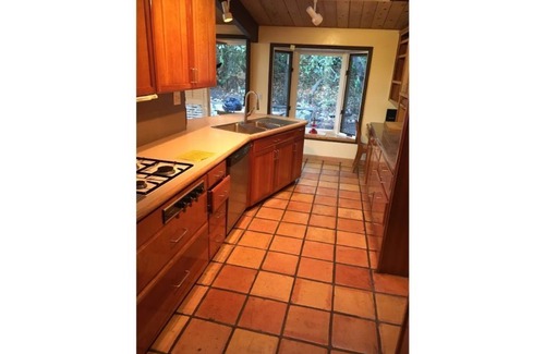 Junior College Neighborhood Association House | *Central A/C Quiet Safe Excellent Location Fenced In Back Yard Pets Welcomed*