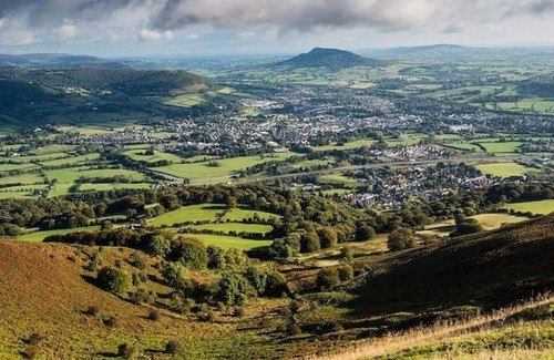 Abergavenny Apartment | Central Abergavenny 1-bed Renovated Apartment