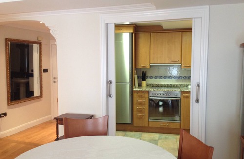 Old Town Condo | Central and beautiful sunny apartment 20m from the beach of La Concha. ESS0011