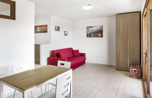 Portisco Apartment | Central Apartment ‘Bilocale Asfodeli 2’ Close to Beach with Balcony & Sea View
