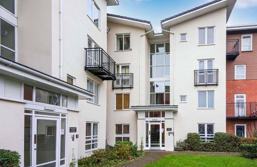 Coventry Apartment | Central Apartment - Free Parking & Fast Wifi