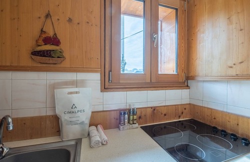 Cognet Apartment | Central Apartment in Chalet, Near Shops and Ski Slopes