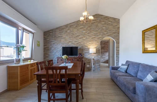 Villasimius Apartment | Central Apartment with Balcony, Wi-Fi and Air Conditioning