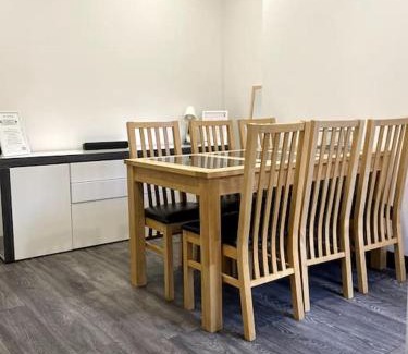 Lincoln House | Central area terraced house with private hot tub