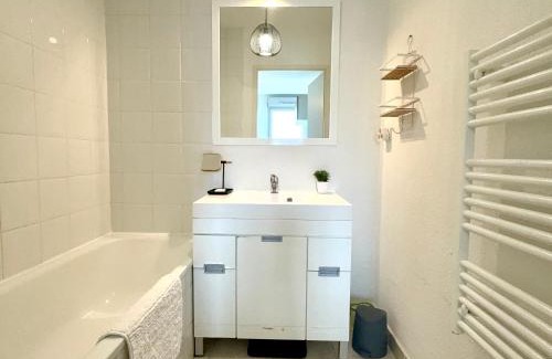 Villefranche-sur-Saone Apartment | Central, Balcony, Private parking