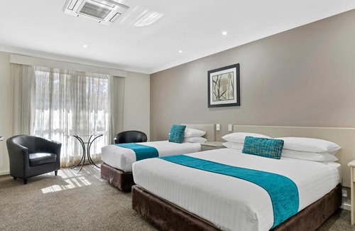 Orange Hotel | Central Caleula Motor Lodge