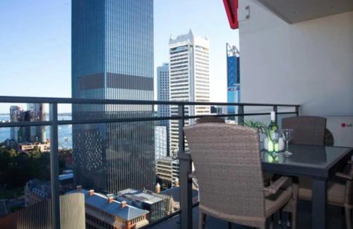 Perth Central Business District Apartment | CENTRAL CBD EXEC STUNNING VIEW WIFI NETFLIX WINE
