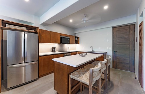 Crucecita Condo | Central Chahué Condo – Walk to Beach, Restaurants, Wine Shops & More