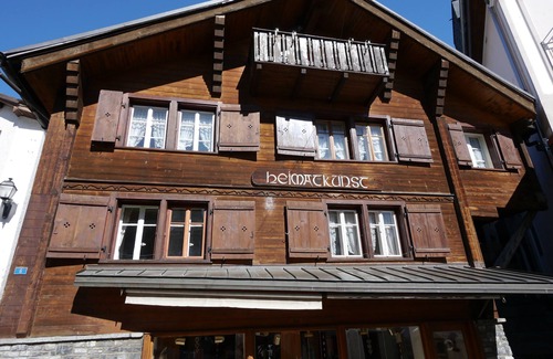 Leukerbad Apartment | Central charming ancient chalet