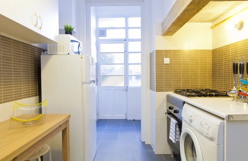 Misericordia Apartment | Central Chiado 2E by Central Hill