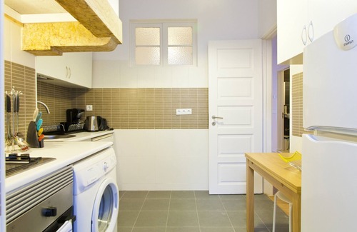 Misericordia Apartment | Central Chiado 2E by Central Hill