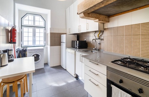 Misericordia Apartment | Central Chiado RC by Central Hill