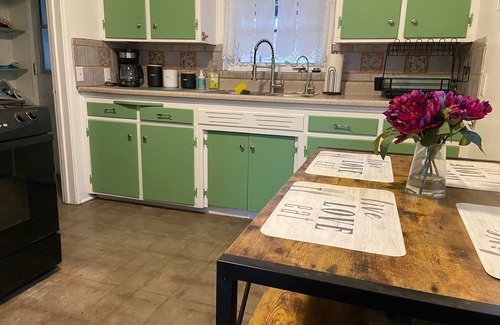 Blenman-Elm House | Central City Charmer-close to UofA & Downtown: Dog-friendly 🐶