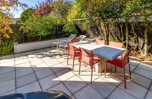 Christchurch City Centre House | Central City Retreat Stylish 2BR with Parking