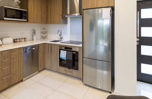 Christchurch City Centre House | Central City-Urban Oasis 1 bed 1 bath w/sofa bed