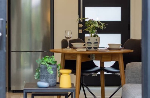 Christchurch City Centre House | Central City-Urban Oasis 1 bed 1 bath w/sofa bed