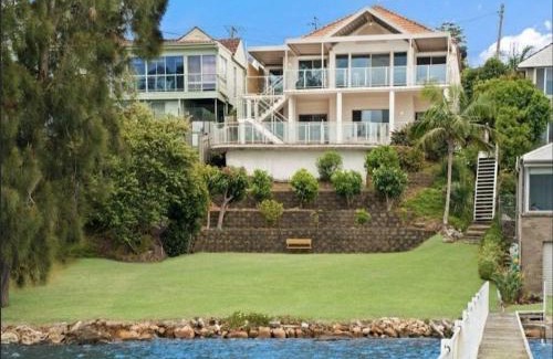 East Gosford House | Central Coast Moon Lake Resort