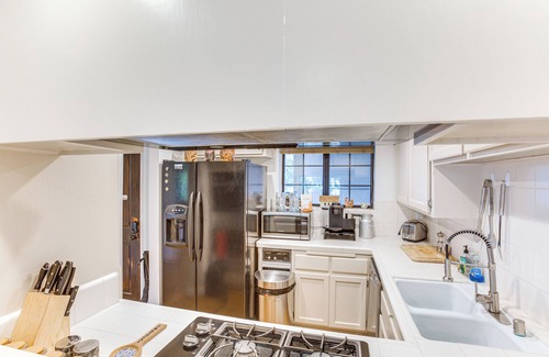 Lake Arrowhead Condo | Central Condo w/Water Views in Lake Arrowhead!