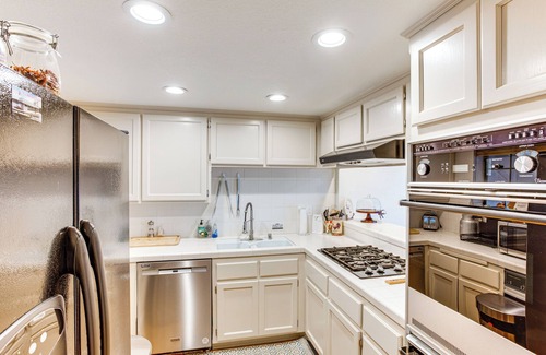 Lake Arrowhead Condo | Central Condo w/Water Views in Lake Arrowhead!